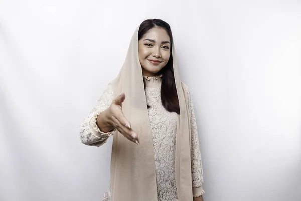 Porträt Einer Jungen Schönen Asiatischen Muslimin Mit Kopftuch Die Den — Stockfoto