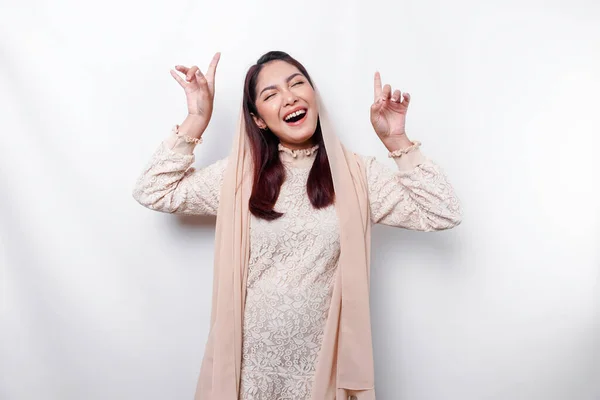 Excited Asian Muslim Woman Wearing Hijab Pointing Copy Space Her — Stock Photo, Image