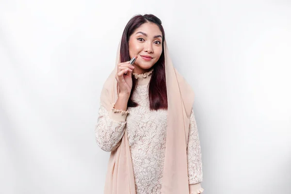 립스틱을 머리쓰개를 아시아 이슬람 여성의 — 스톡 사진
