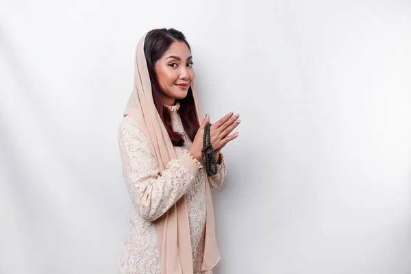 Retrato Una Joven Hermosa Mujer Musulmana Asiática Con Pañuelo Cabeza —  Fotos de Stock