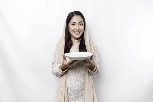 Eine Asiatische Muslimin Fastet Und Hungert Und Hält Besteck Der — Stockfoto