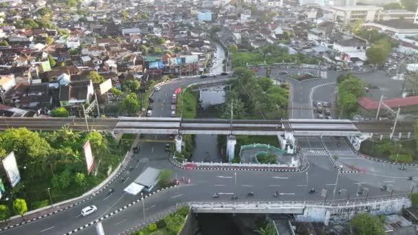 Traffico Aereo Con Ponte Ferroviario Nella Città Yogyakarta — Video Stock