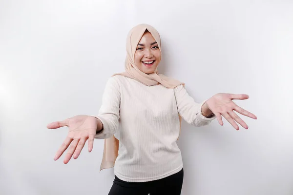 Retrato Uma Jovem Bela Mulher Muçulmana Asiática Vestindo Lenço Cabeça — Fotografia de Stock