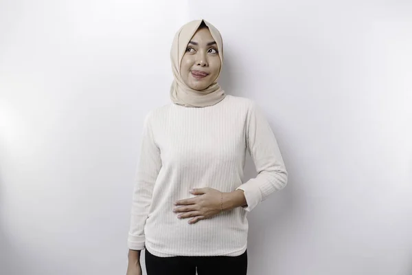 Seorang Wanita Muslim Asia Berpuasa Dan Lapar Dan Menyentuh Perutnya — Stok Foto
