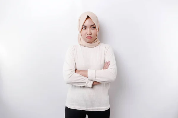 Retrato Una Mujer Musulmana Asiática Con Pañuelo Cabeza Aislado Por —  Fotos de Stock
