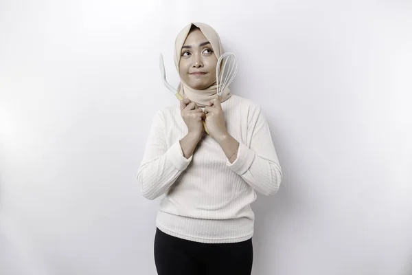 Opgewonden Aziatische Moslim Vrouw Het Dragen Van Een Hoofddoek Met — Stockfoto