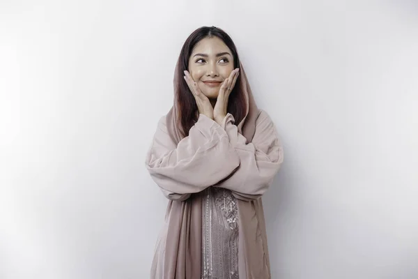 스카프를 아름다운 아시아인 이슬람 여성의 초상화 — 스톡 사진
