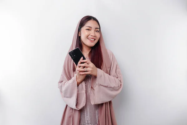 Happy Asian Muslim Woman Wearing Headscarf Holding Her Phone Isolated — Stock Photo, Image