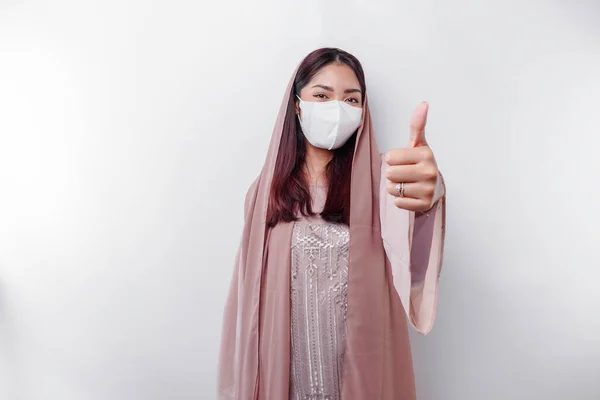 Upphetsad Asiatisk Muselman Kvinna Bär Mask Som Förebyggande För Covid — Stockfoto