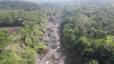 Merapi Dağı Endonezya 'da Tropikal Ormanı olan Hava Vadisi