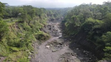 Merapi Dağı Endonezya 'da Tropikal Ormanı olan Hava Vadisi