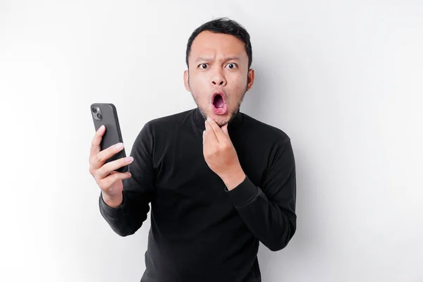 Shocked Asian Man Wearing Black Shirt Holding His Phone His — Stock Photo, Image