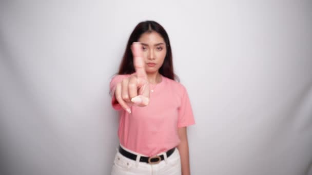 Schöne Asiatische Frau Trägt Rosa Hemd Mit Handgeste Posieren Ablehnung — Stockvideo