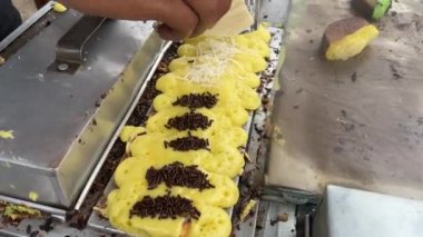 Geleneksel Endonezya sokak yemekleri kusmuğu yapmaya yakın.