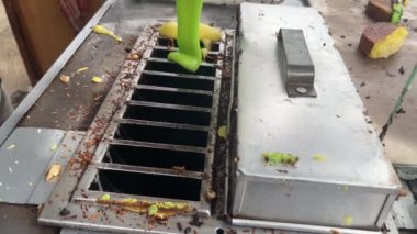 Geleneksel Endonezya sokak yemekleri kusmuğu yapmaya yakın.