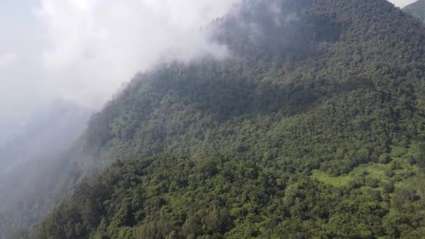 Letecký Pohled Mlhavé Kopce Kolem Hory Lawu Indonésie — Stock video