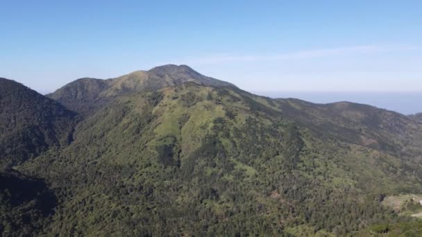Vista Aérea Del Claro Pico Las Colinas Mongkrang Cerca Lawu — Vídeos de Stock