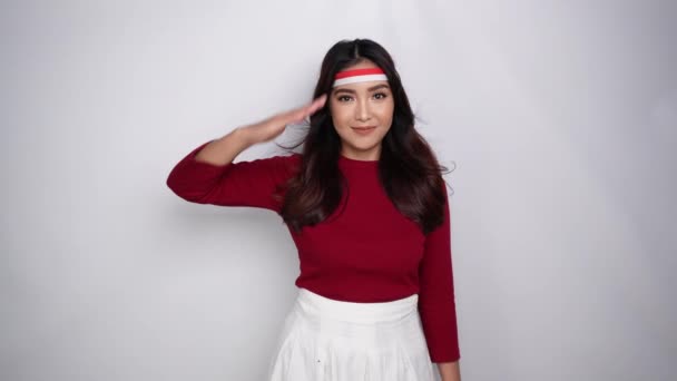 Belle Femme Asiatique Saluant Célébrer Fête Indépendance Indonésienne Août Isolé — Video