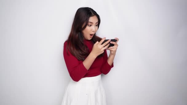 Feliz Mujer Asiática Joven Siente Muy Feliz Celebrando Oferta Ganar — Vídeos de Stock