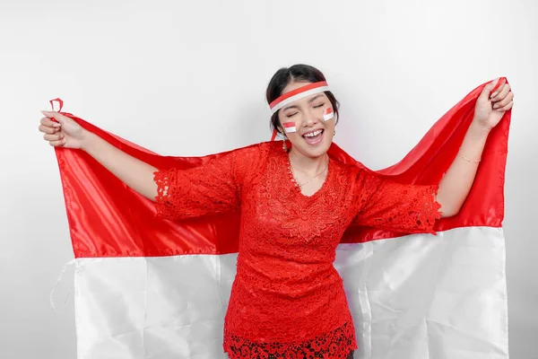 Felice Donna Indonesiana Sorridente Che Indossa Kebaya Rossa Fascia Con — Foto Stock