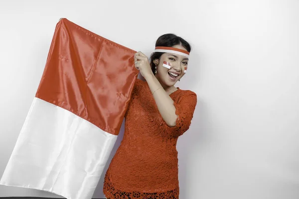 Glücklich Lächelnde Indonesierin Mit Rotem Kebaya Und Stirnband Die Indonesiens — Stockfoto
