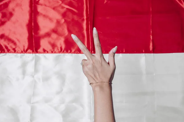 Hand Einer Frau Mit Der Flagge Indonesiens Indonesischer Unabhängigkeitstag — Stockfoto