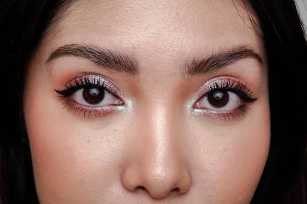 Närbild Vackra Kvinnliga Ögon Med Perfekt Form Ögonbrynen Ren Hud — Stockfoto