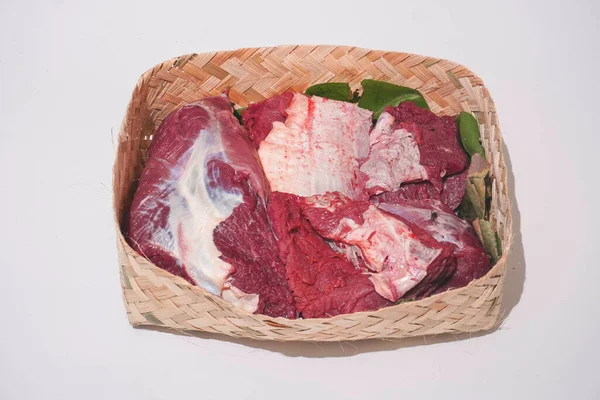 Cordeiro Carne Crua Placa Bambu Besek Festa Qurban Durante Eid — Fotografia de Stock