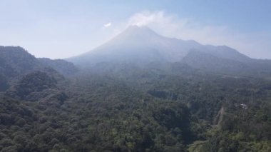 Endonezya 'nın Merapi Dağı' ndaki doğal manzara