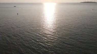 Karimunjawa, Jepara, Endonezya 'da okyanusta gün batımı manzarası