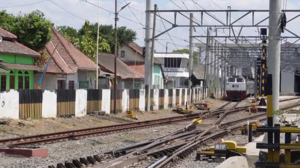 Паровоз Поезд Дальнего Следования Отбыли Суракарта Августа 2023 Года — стоковое видео