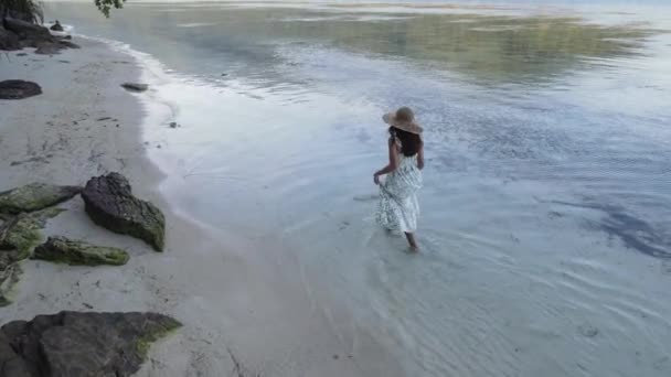 Elbise Giyen Asyalı Bir Kadının Karimunjawa Adaları Jepara Endonezya Daki — Stok video