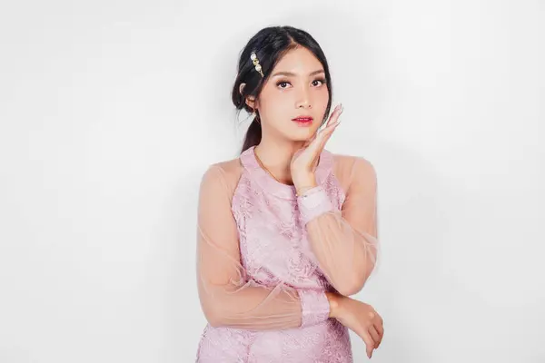 Retrato Una Joven Hermosa Mujer Asiática Con Vestido Rosa Concepto — Foto de Stock