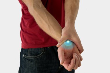 Sağlık sorunu kavramı adamım. Dirsek ağrısı çekiyor..