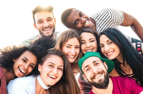 Multicultural Guys Girls Taking Funny Selfie Happy Millenial Přátelství Životní — Stock fotografie