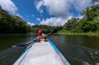 Seym nehrinde kayak yaparken