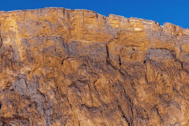 Güzel Dağ manzarası. Büyük Kuzey Kafkasya 'nın karla kaplı kış dağlarının panoramik manzarası. Elbrus, Yukarı Balkaria, Kabardino-Balkaria, Rusya.