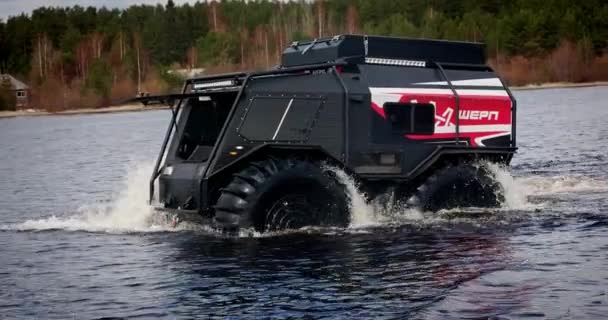 Republik Karelien Russland Mai 2023 Sherp Geländewagen Schwimmt Auf Dem — Stockvideo