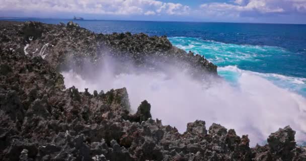 Slow Motion Large Waves Crashing Rocks Coastline Waterblow Bali Nusa — Stock Video