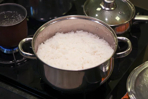 Крупним Планом Перегляд Процесу Приготування Рису — стокове фото