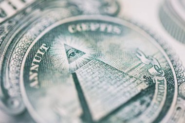 Para geçmişini dolar banknotlarıyla kapatın. Ekonomi ve finans kavramı.