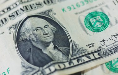 Para geçmişini dolar banknotlarıyla kapatın. Ekonomi ve finans kavramı.