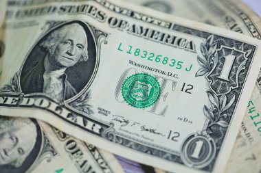 Para geçmişini dolar banknotlarıyla kapatın. Ekonomi ve finans kavramı.