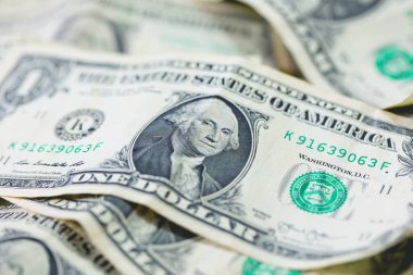 Para geçmişini dolar banknotlarıyla kapatın. Ekonomi ve finans kavramı.