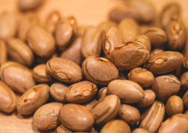 Tahtada çiğ fasulye. Yakın plan fotoğraf.. 