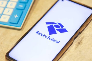 Brasilia, Federal bölge, Brezilya: Akıllı telefon ekranında Receita Federal (Brezilya Federal Gelir Dairesi) uygulaması