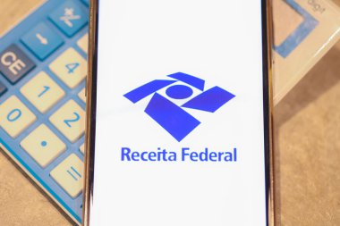 Brasilia, Federal bölge, Brezilya: Akıllı telefon ekranında Receita Federal (Brezilya Federal Gelir Dairesi) uygulaması