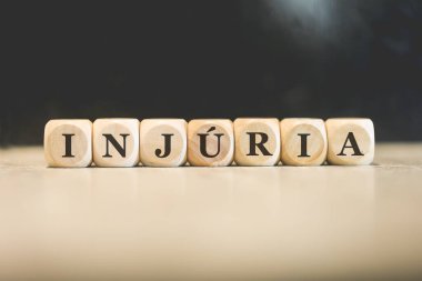 Brezilya Portekizcesinde tahtadan küplere yazılmış 