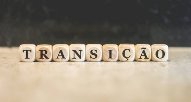 Brezilya Portekizcesi 'nde tahtadan küplere yazılmış 