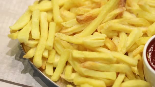 Leckere Pommes Kartoffeln Mit Ketchup Nahsicht — Stockvideo